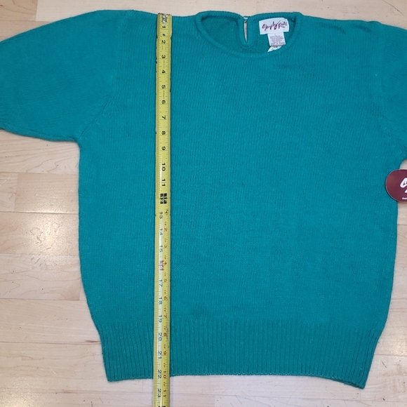 Shapely Knits - Picture 4 of 8